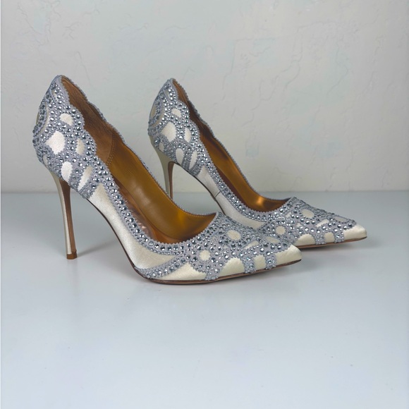 Badgley Mischka‎ "Rouge" Heels Women's Size 6 1/2 Ivory Embellished Formal Pumps - Picture 1 of 14